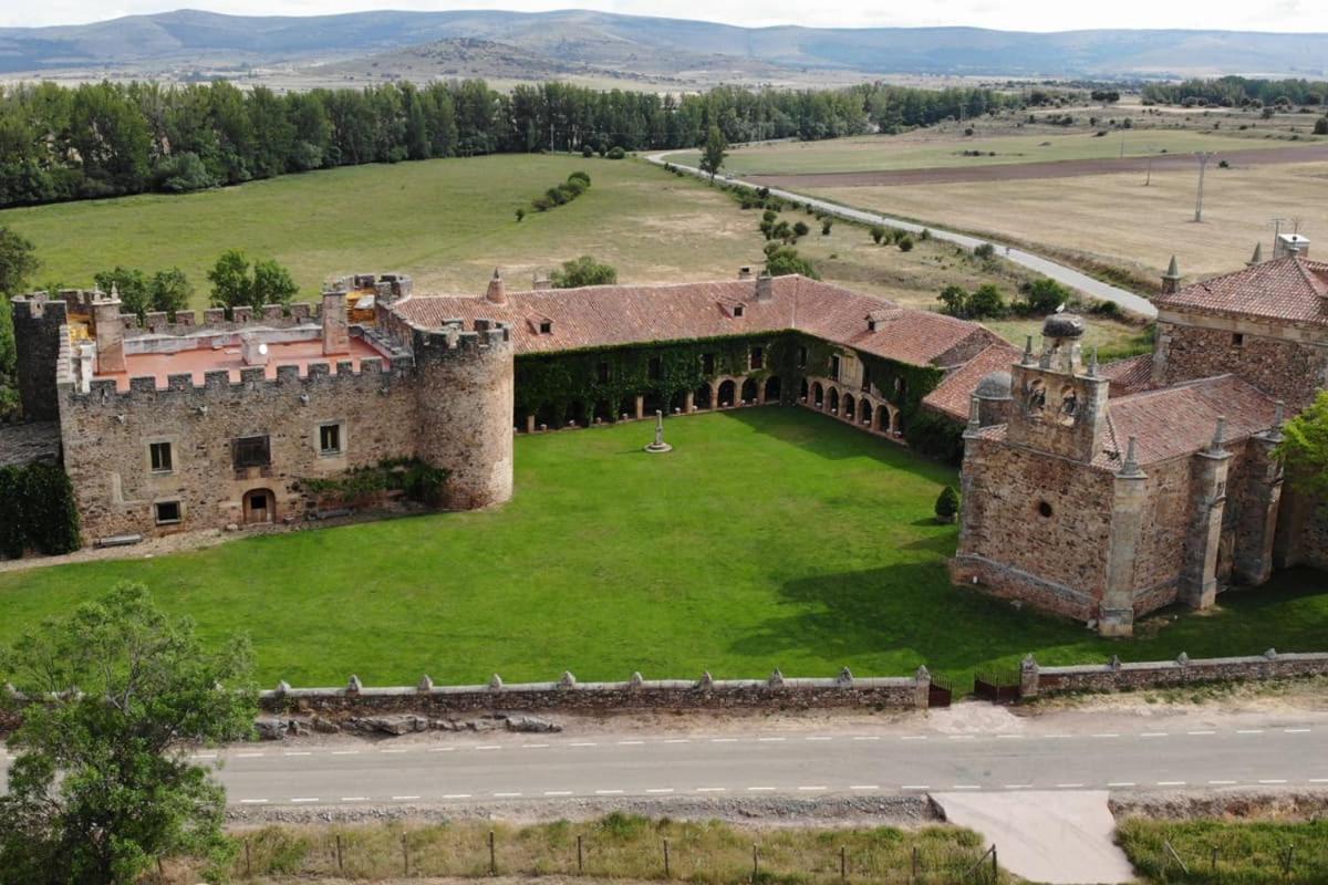 Almarza Casa Rural Casa Fuerte San Gregorio I מראה חיצוני תמונה